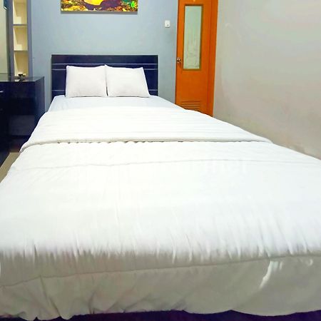 D'Waru Homestay Syariah Near Jl Slamet Riyadi Mitra Reddoorz Surakarta  Ngoại thất bức ảnh