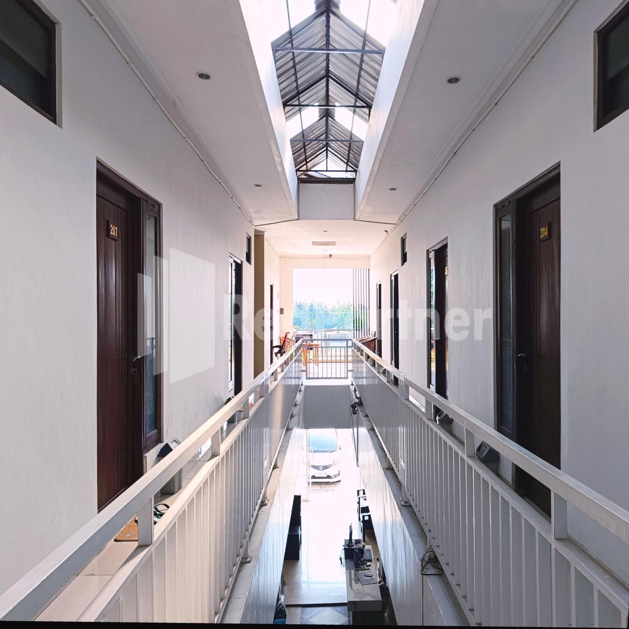 D'Waru Homestay Syariah Near Jl Slamet Riyadi Mitra Reddoorz Surakarta  Ngoại thất bức ảnh