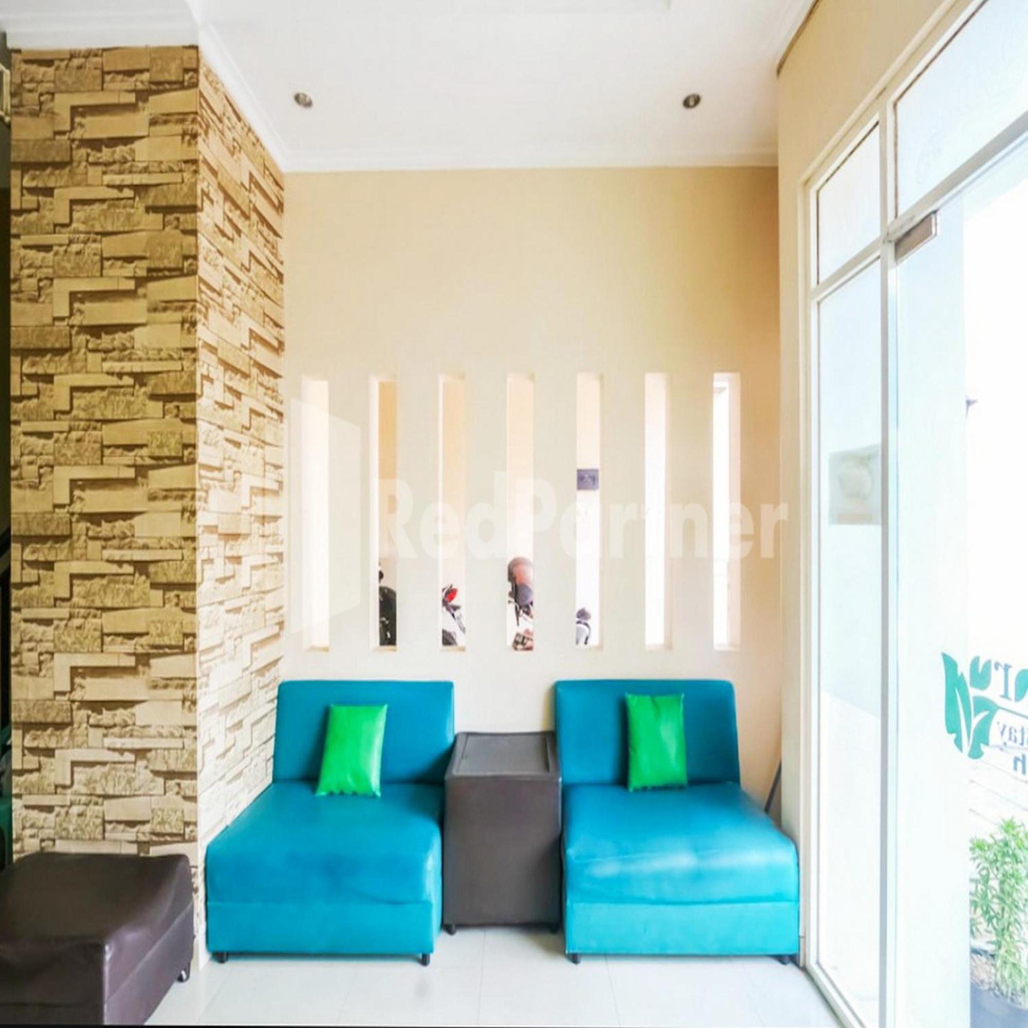 D'Waru Homestay Syariah Near Jl Slamet Riyadi Mitra Reddoorz Surakarta  Ngoại thất bức ảnh