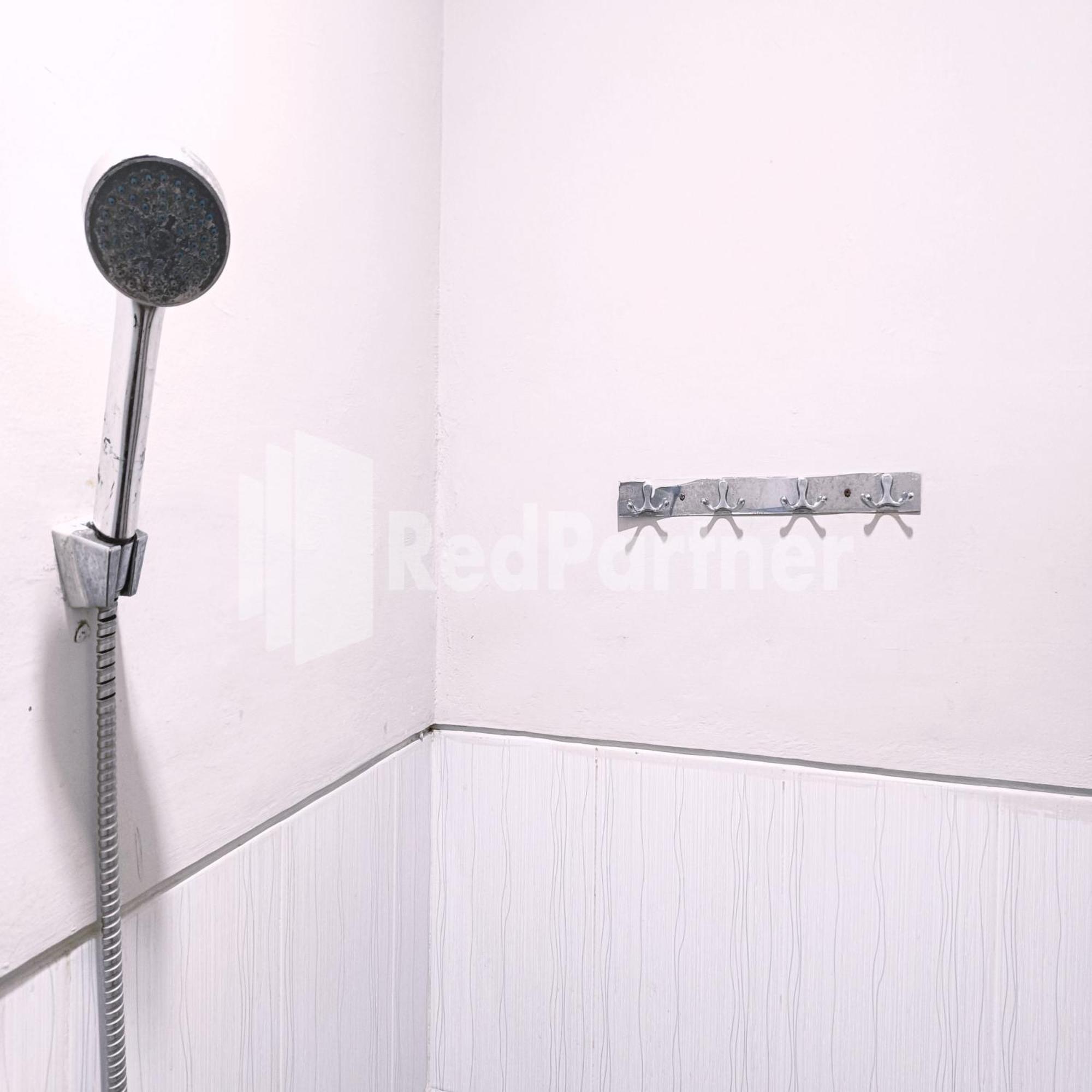 D'Waru Homestay Syariah Near Jl Slamet Riyadi Mitra Reddoorz Surakarta  Ngoại thất bức ảnh