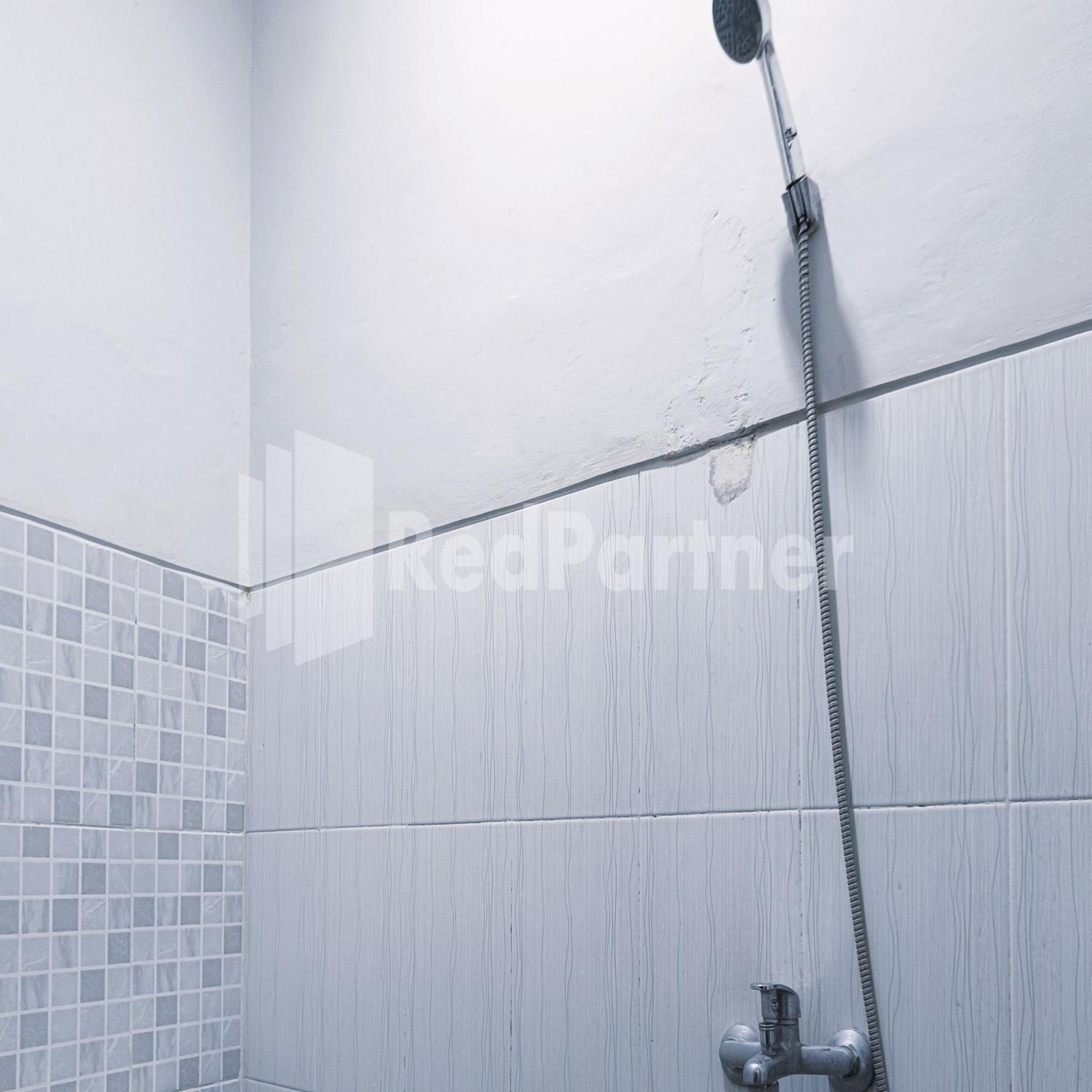 D'Waru Homestay Syariah Near Jl Slamet Riyadi Mitra Reddoorz Surakarta  Ngoại thất bức ảnh